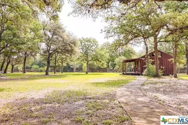 689 Private Road 1023, Hallettsville, TX 77964