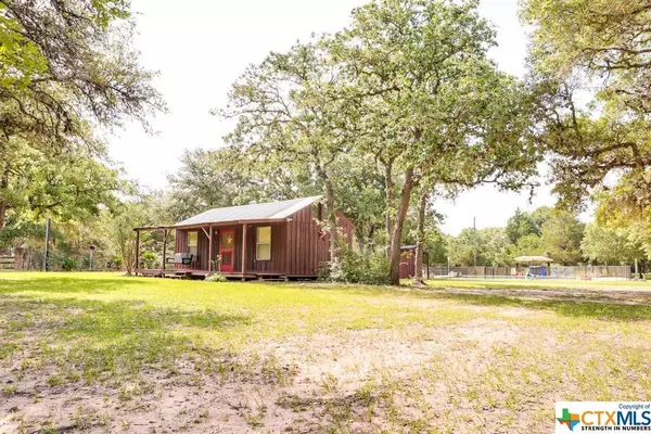 689 Private Road 1023, Hallettsville, TX 77964