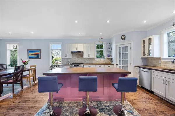 748 3rd St, Courtenay, BC V9N 1G1