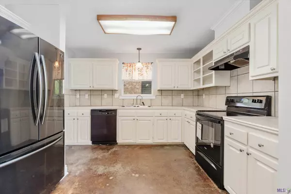 18005 WOODHAVEN DR, Prairieville, LA 70769