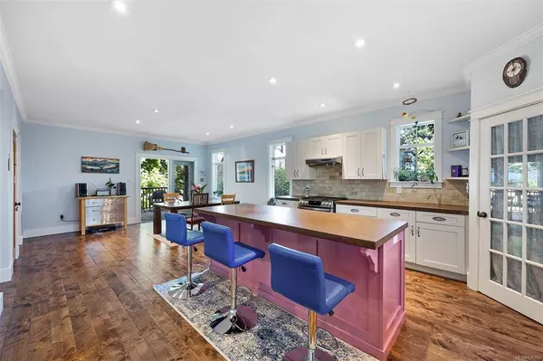 748 3rd St, Courtenay, BC V9N 1G1