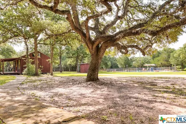 689 Private Road 1023, Hallettsville, TX 77964