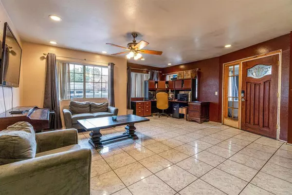 1080 E Washington Ave AVE, El Cajon, CA 92020