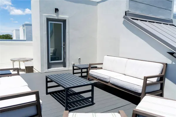 701 MIRROR LAKE DR N #303, St Petersburg, FL 33701