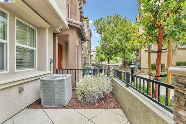 107 Cypress Loop, Hayward, CA 94544