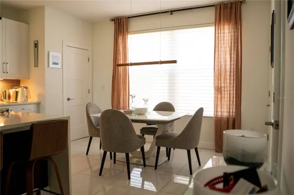 701 MIRROR LAKE DR N #303, St Petersburg, FL 33701