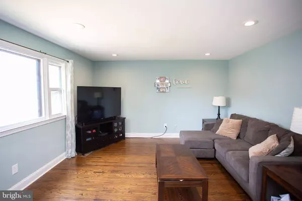 9 HOFFMAN AVE, Cherry Hill, NJ 08003