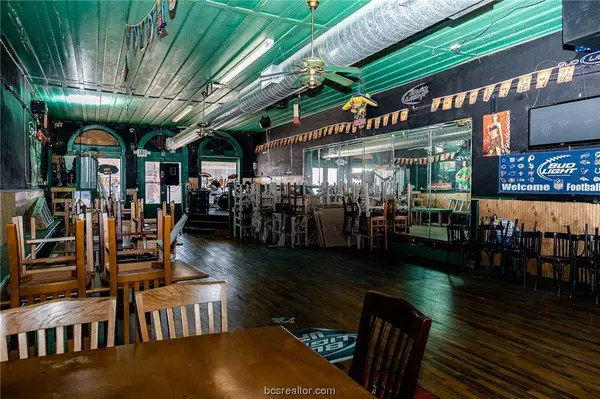 184 W Austin ST, Giddings, TX 78942