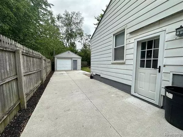 19412 WASHTENAW Street, Harper Woods, MI 48225