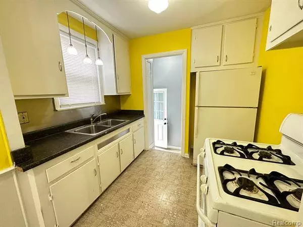 19412 WASHTENAW Street, Harper Woods, MI 48225