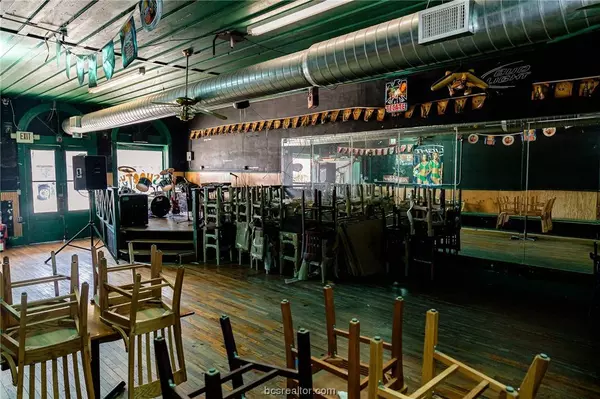 184 W Austin ST, Giddings, TX 78942