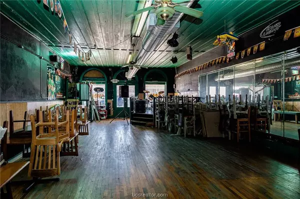 184 W Austin ST, Giddings, TX 78942