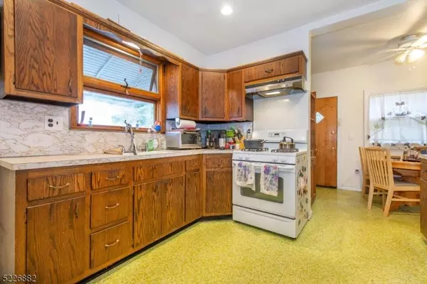 39 Merselis Ave, Clifton City, NJ 07011