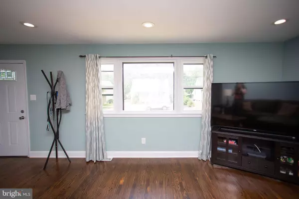 9 HOFFMAN AVE, Cherry Hill, NJ 08003