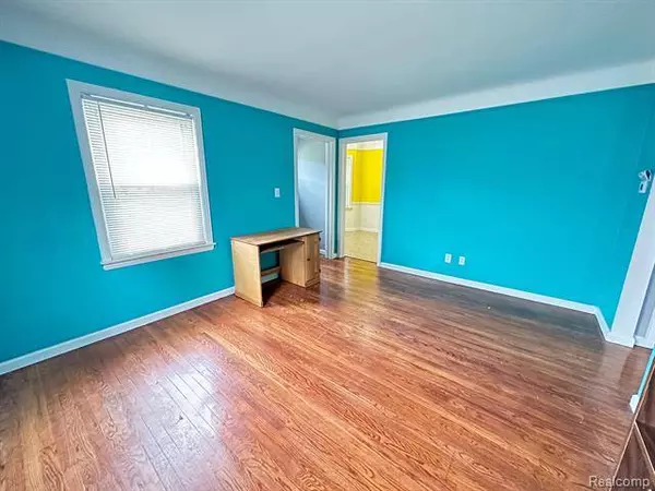 19412 WASHTENAW Street, Harper Woods, MI 48225