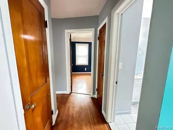 19412 WASHTENAW Street, Harper Woods, MI 48225