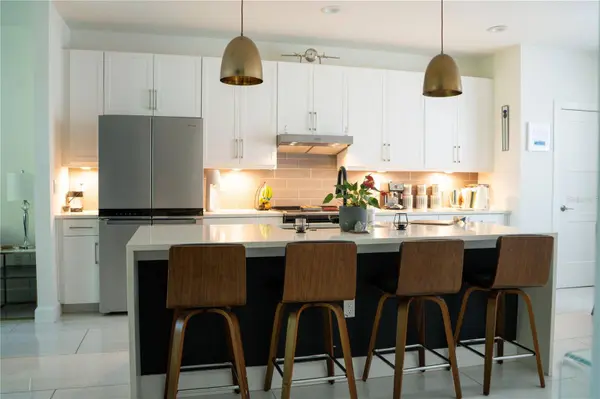 701 MIRROR LAKE DR N #303, St Petersburg, FL 33701