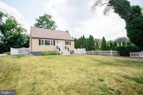 9 HOFFMAN AVE, Cherry Hill, NJ 08003