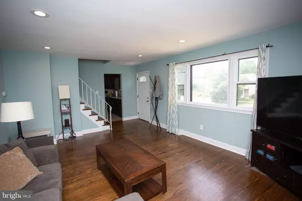 9 HOFFMAN AVE, Cherry Hill, NJ 08003