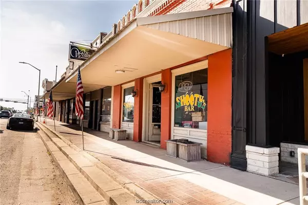 184 W Austin ST, Giddings, TX 78942