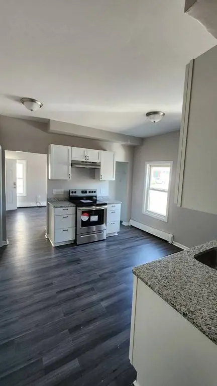 164 Warren St, Lowell, MA 01852