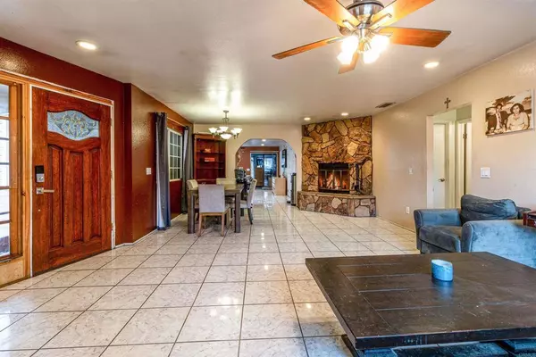 1080 E Washington Ave AVE, El Cajon, CA 92020