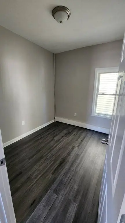 164 Warren St, Lowell, MA 01852