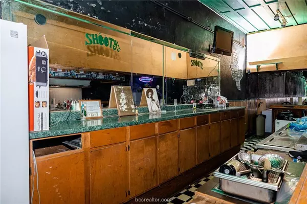 184 W Austin ST, Giddings, TX 78942