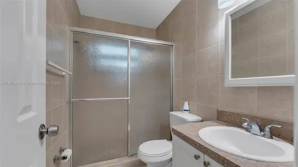 3265 Griffin Rd #205, Dania Beach, FL 33312