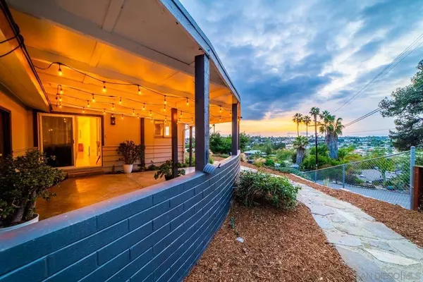 328 Peters Dr, Vista, CA 92083