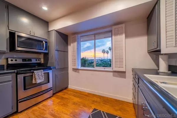 328 Peters Dr, Vista, CA 92083