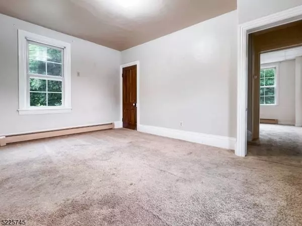 3 Elizabeth St, Phillipsburg Town, NJ 08865