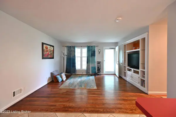 5604 Mary Ellen Dr, Louisville, KY 40214