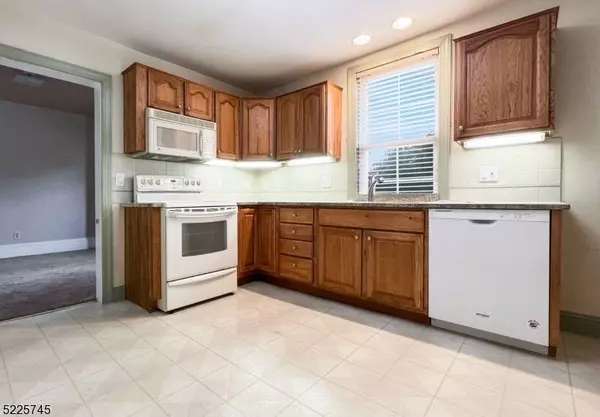 3 Elizabeth St, Phillipsburg Town, NJ 08865