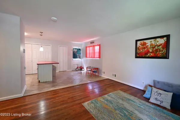 5604 Mary Ellen Dr, Louisville, KY 40214