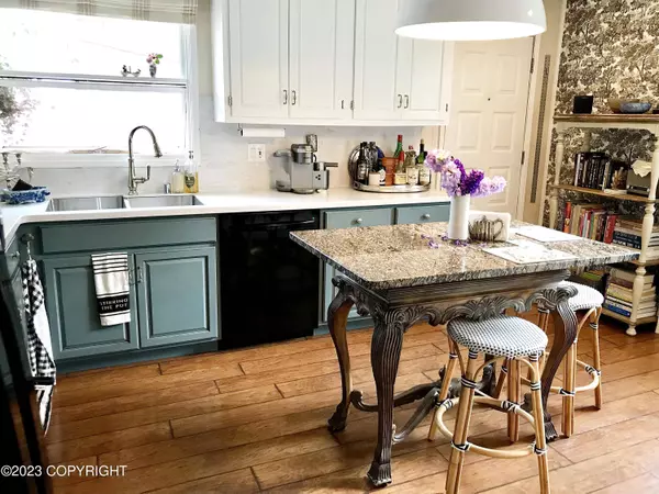 2853 Redwood PL, Anchorage, AK 99508