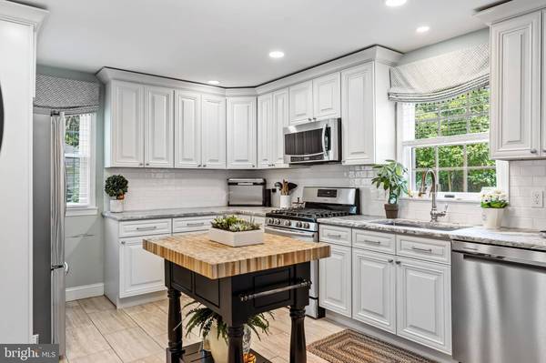 24 VALLEY VIEW TER, Moorestown, NJ 08057