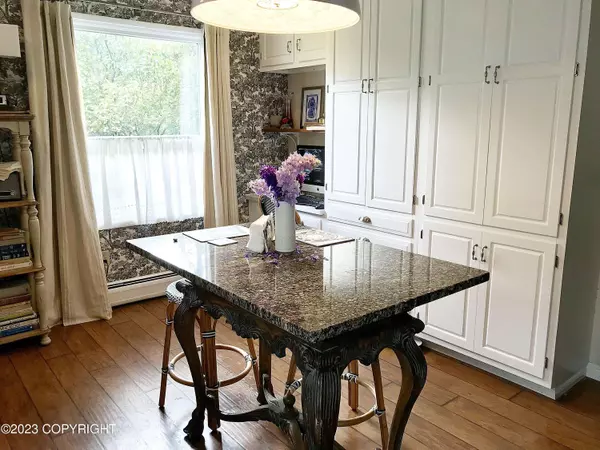 2853 Redwood PL, Anchorage, AK 99508