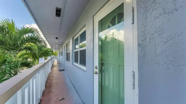 3265 Griffin Rd #205, Dania Beach, FL 33312