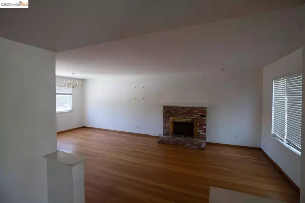 2119 Shea Dr, Pinole, CA 94564