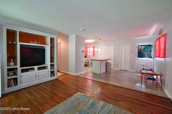 5604 Mary Ellen Dr, Louisville, KY 40214