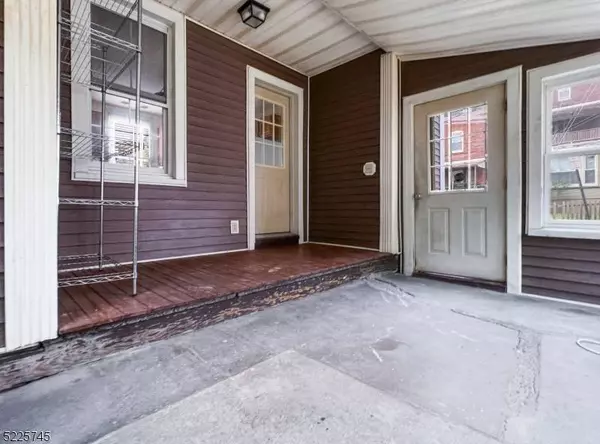 3 Elizabeth St, Phillipsburg Town, NJ 08865