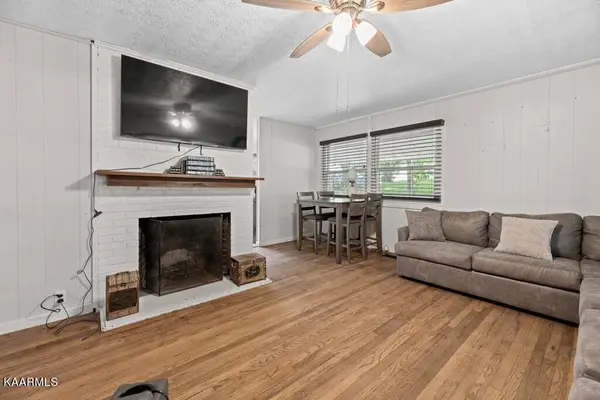 136 Georgia Ave, Oak Ridge, TN 37830