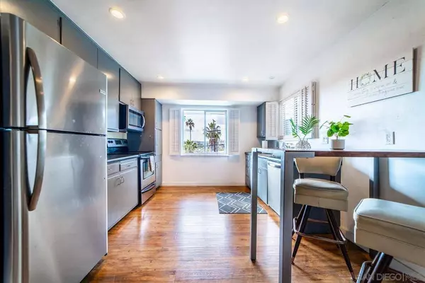 328 Peters Dr, Vista, CA 92083