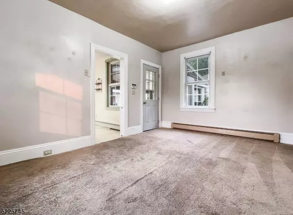 3 Elizabeth St, Phillipsburg Town, NJ 08865