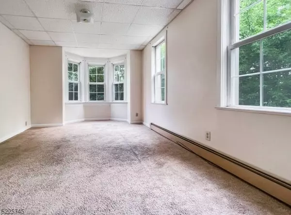 3 Elizabeth St, Phillipsburg Town, NJ 08865