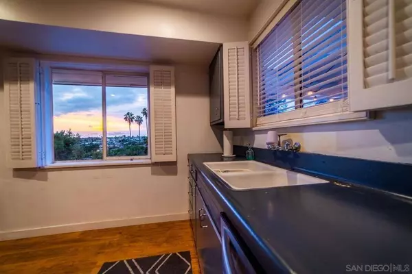 328 Peters Dr, Vista, CA 92083