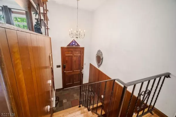 20 Seneca Trl, Jefferson Twp., NJ 07438