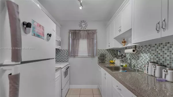 3265 Griffin Rd #106, Dania Beach, FL 33312