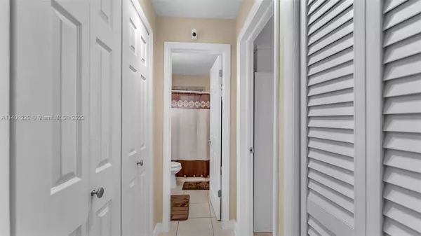 3265 Griffin Rd #106, Dania Beach, FL 33312